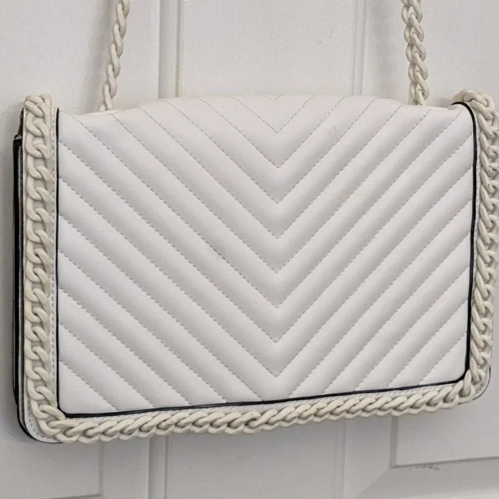 ALDO Greenwald Crossbody Bag Medium White Overflow With Metal Chain - Picture 3 of 16